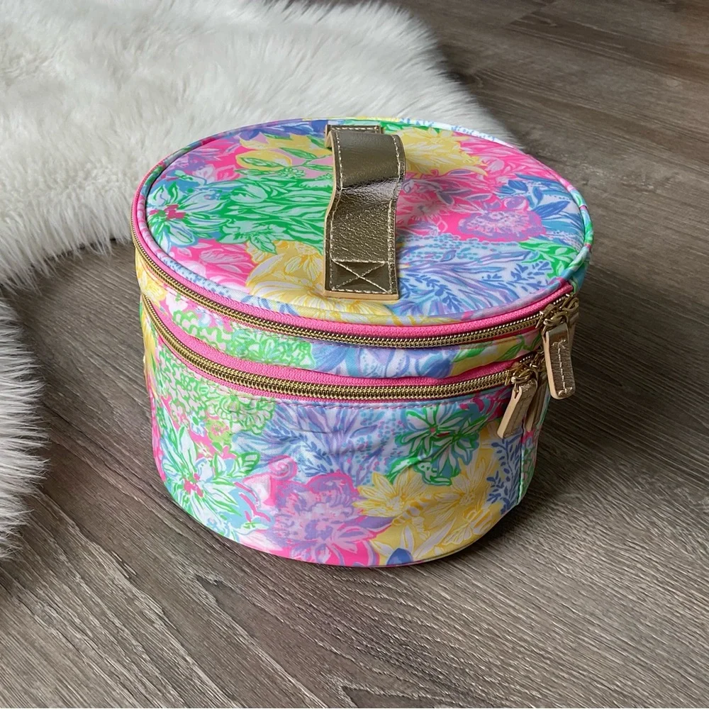 🌸LILLY PULITZER Round Cosmetic Case In Multi Bright Delight Patch Accessories